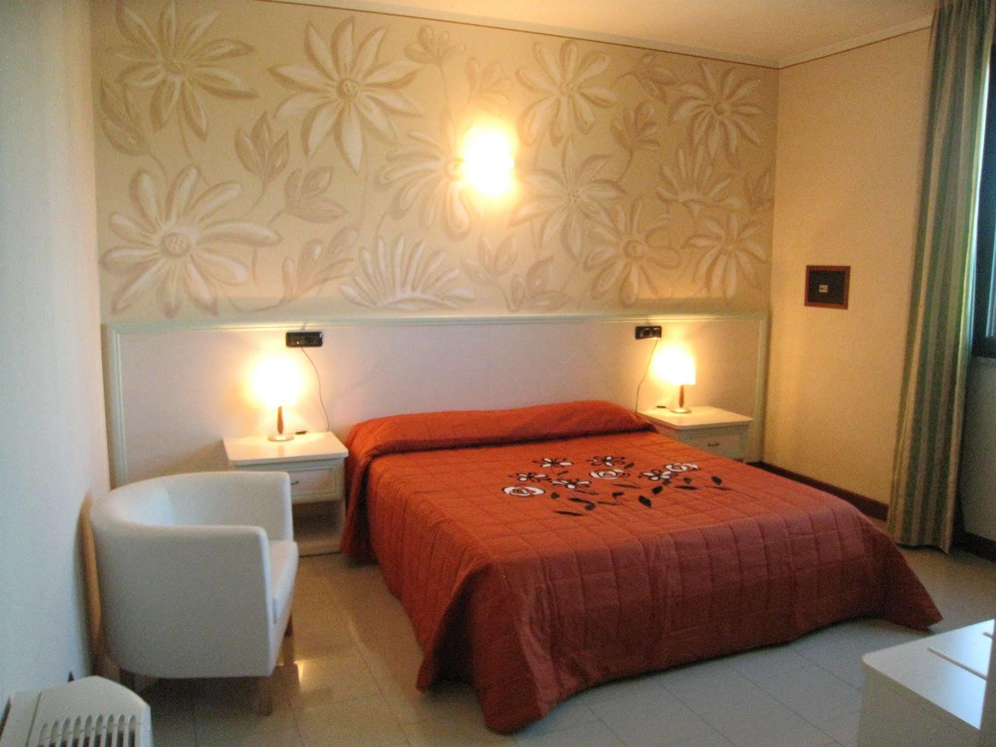 Eden Hotel Castel dʼArio المظهر الخارجي الصورة